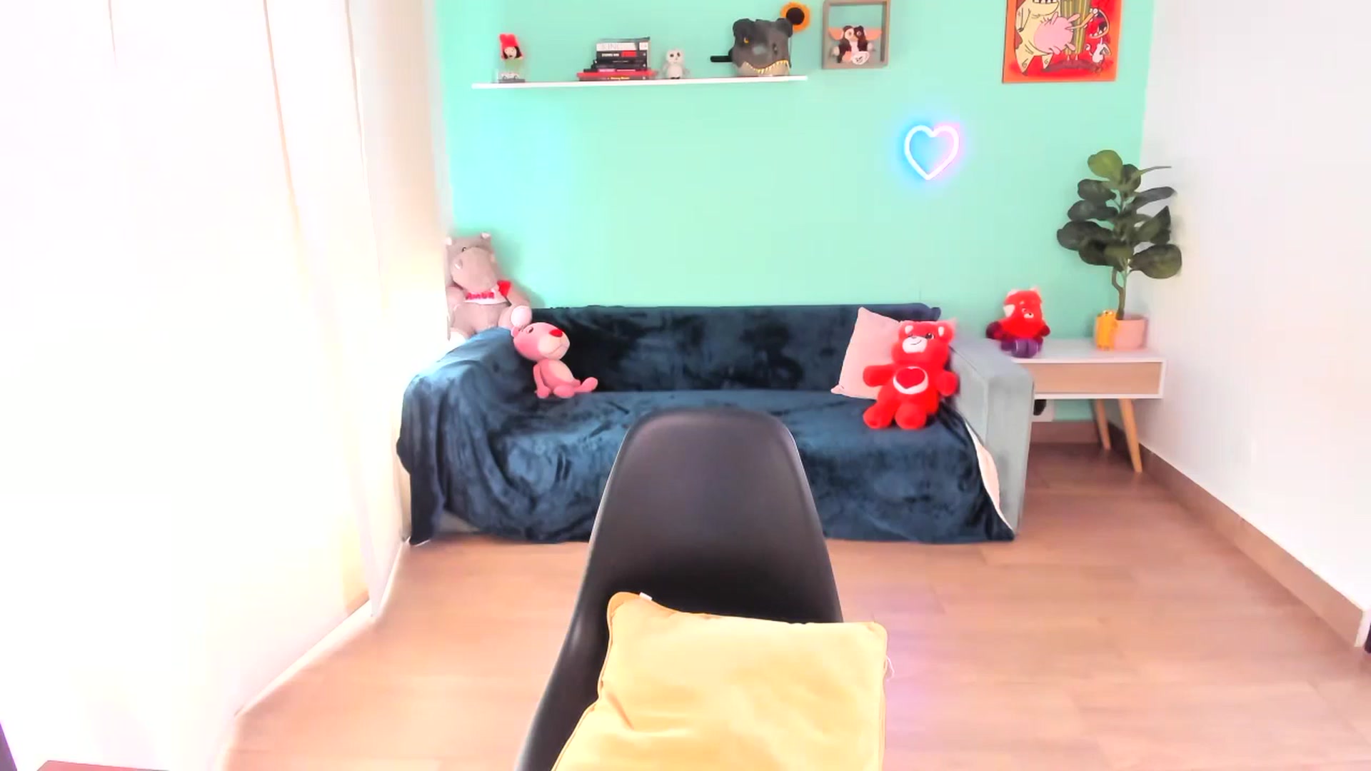 Gallery image thumbnail from SarishaLove's myfreecams stream on, 10/20/2023, 15:58 image 18 of 20