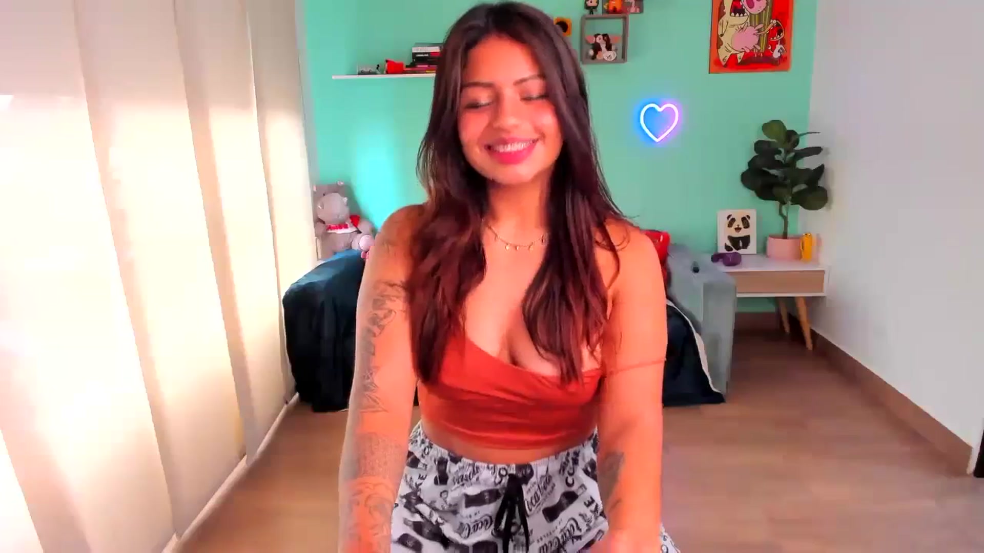 Gallery image thumbnail from SarishaLove's myfreecams stream on, 10/22/2023, 13:22 image 17 of 20