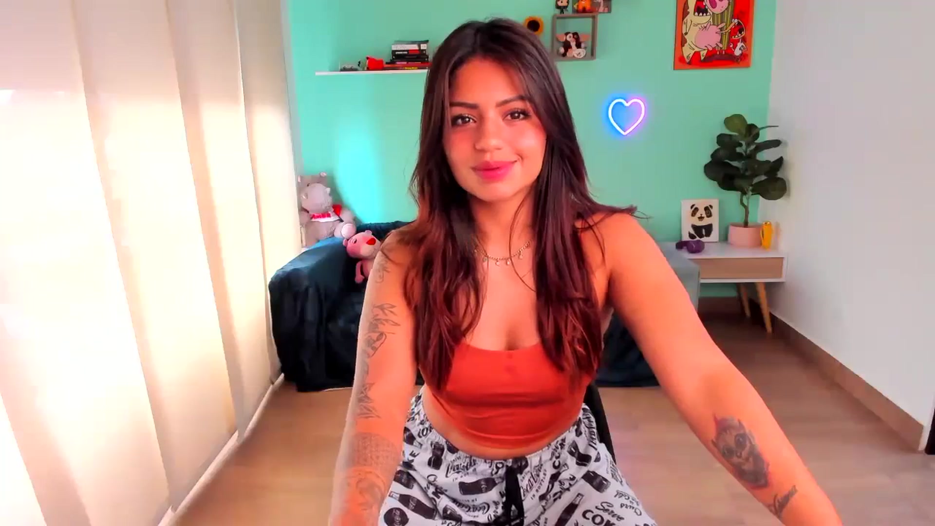 Gallery image thumbnail from SarishaLove's myfreecams stream on, 10/22/2023, 13:22 image 2 of 20
