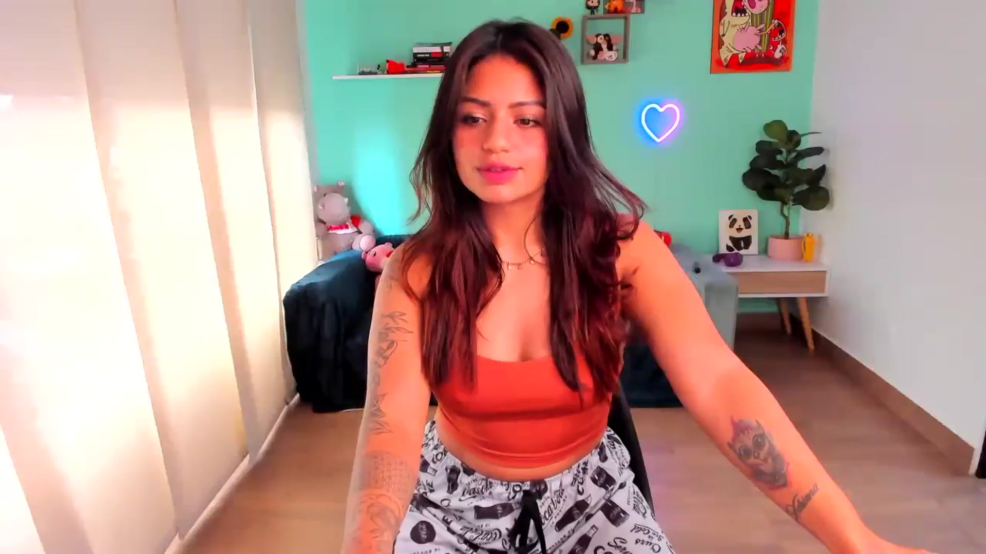 Gallery image thumbnail from SarishaLove's myfreecams stream on, 10/22/2023, 13:22 image 18 of 20