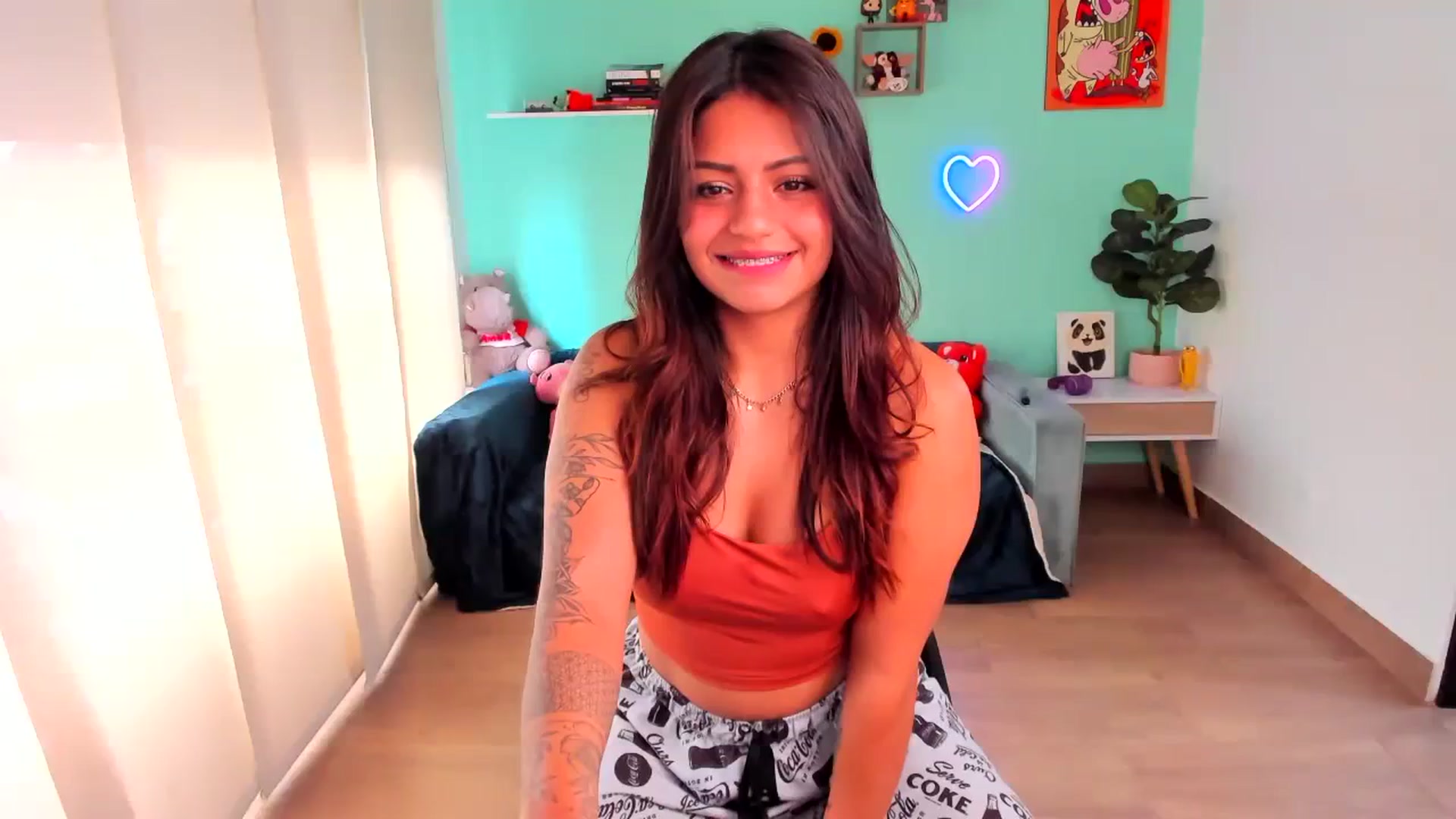 Gallery image thumbnail from SarishaLove's myfreecams stream on, 10/22/2023, 13:22 image 1 of 20