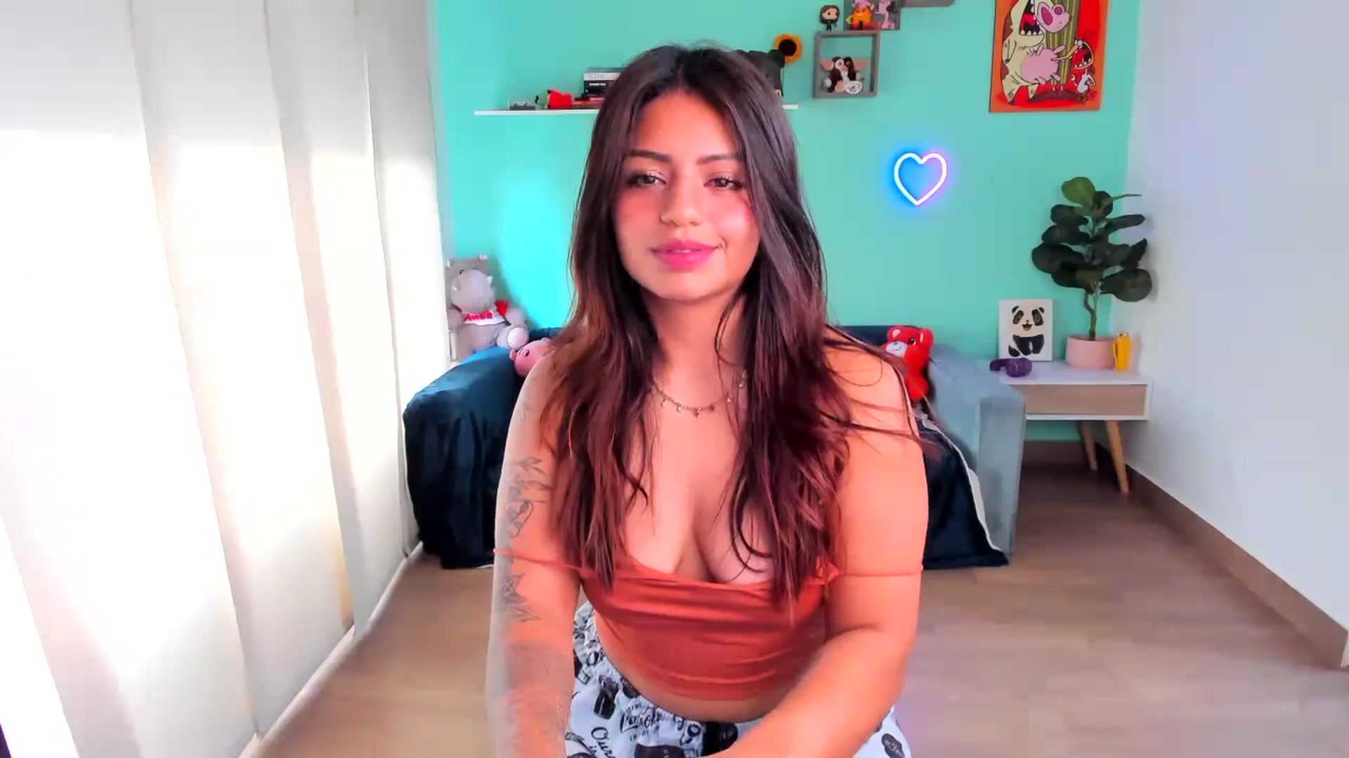 Gallery image thumbnail from SarishaLove's myfreecams stream on, 10/22/2023, 14:01 image 7 of 20