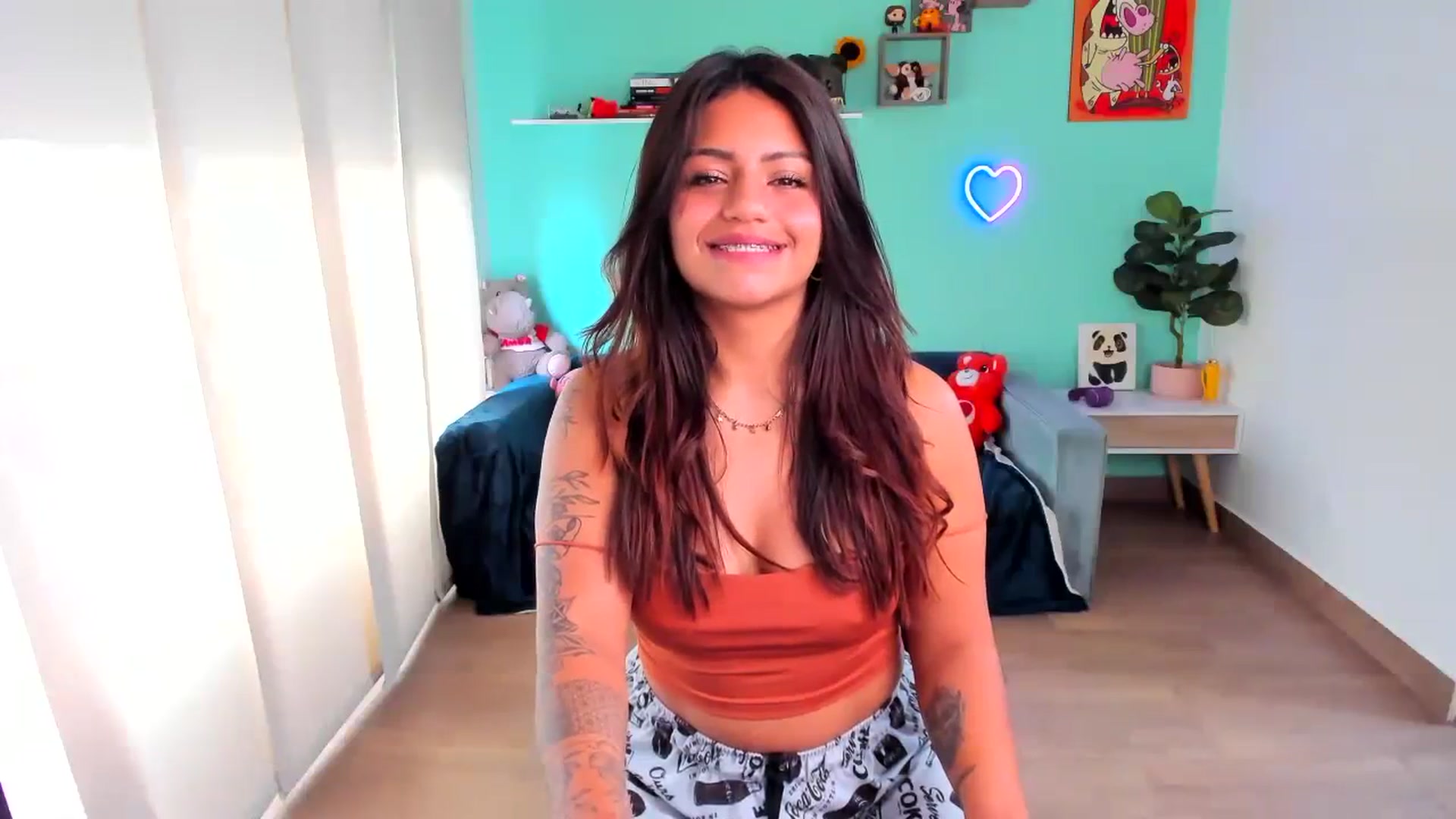 Gallery image thumbnail from SarishaLove's myfreecams stream on, 10/22/2023, 14:01 image 13 of 20