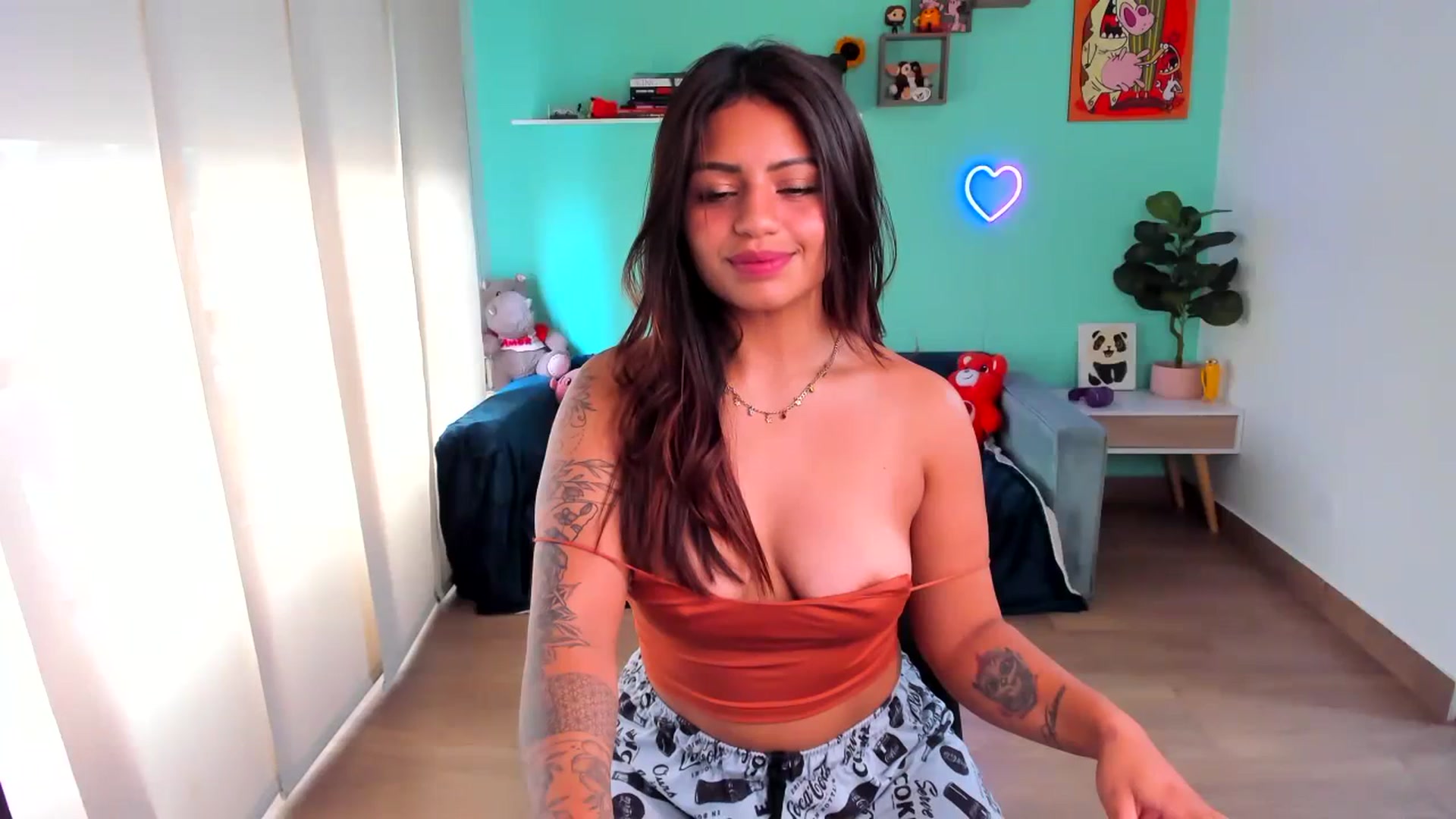 Gallery image thumbnail from SarishaLove's myfreecams stream on, 10/22/2023, 14:01 image 18 of 20