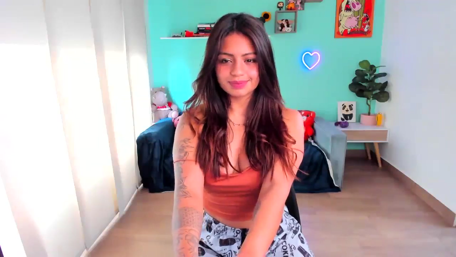 Gallery image thumbnail from SarishaLove's myfreecams stream on, 10/22/2023, 14:01 image 14 of 20