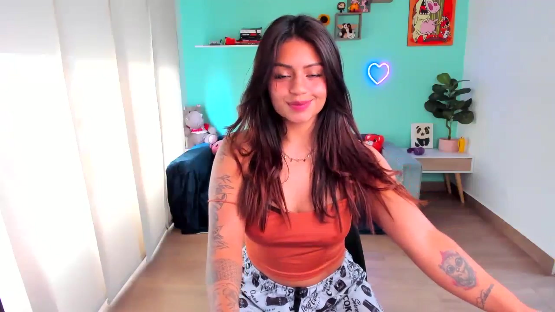 Gallery image thumbnail from SarishaLove's myfreecams stream on, 10/22/2023, 14:01 image 12 of 20