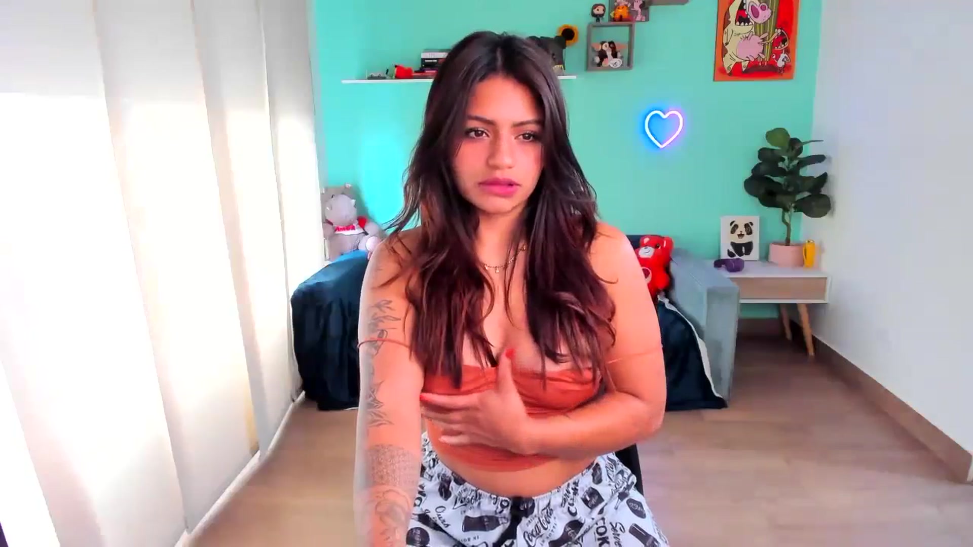Gallery image thumbnail from SarishaLove's myfreecams stream on, 10/22/2023, 14:01 image 19 of 20