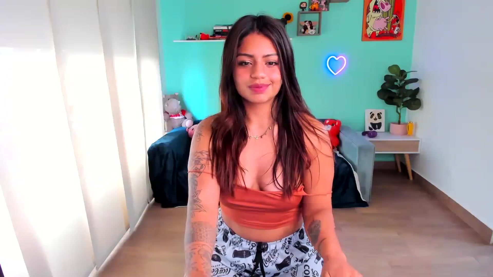 Gallery image thumbnail from SarishaLove's myfreecams stream on, 10/22/2023, 14:01 image 4 of 20