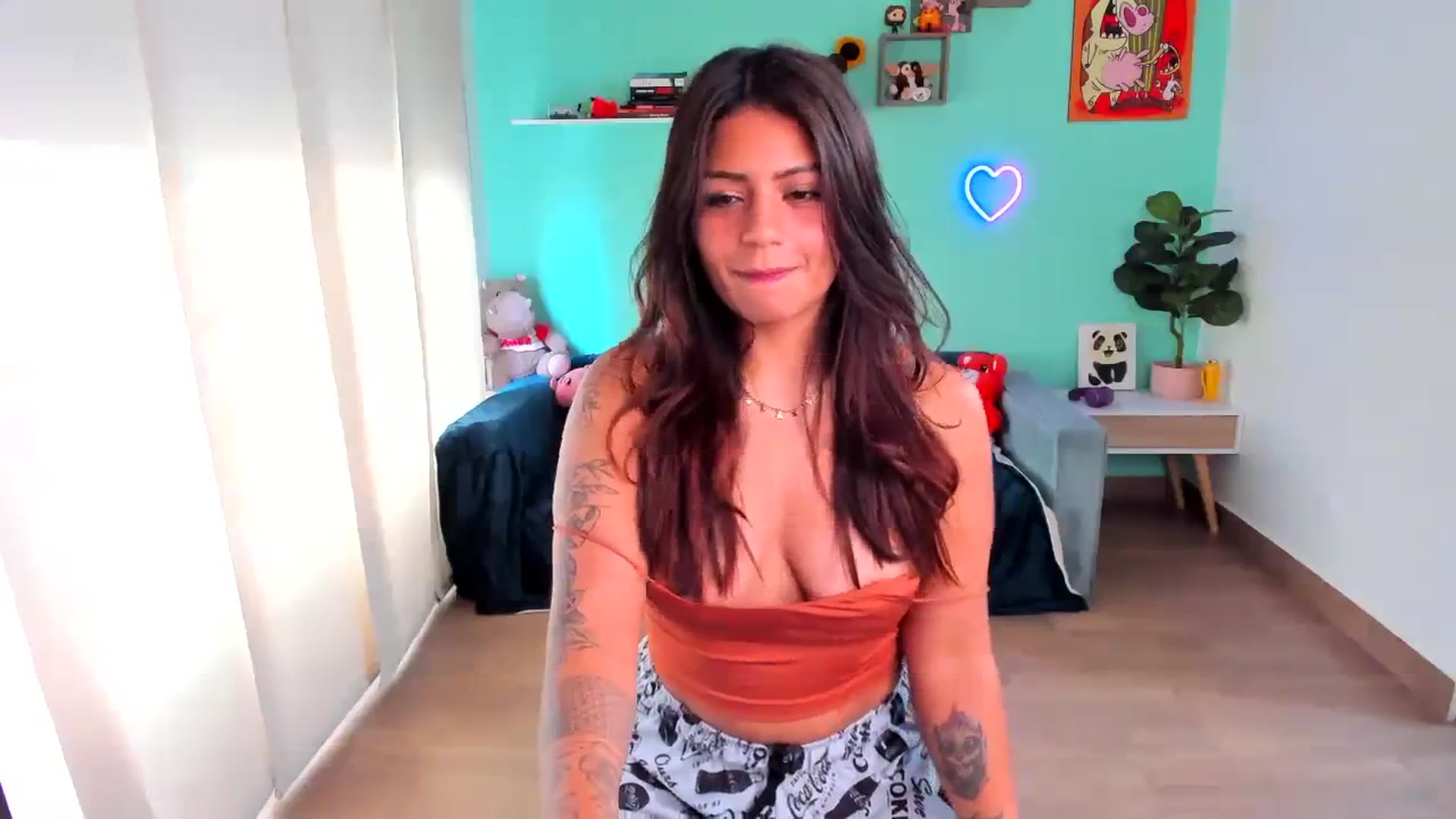 Gallery image thumbnail from SarishaLove's myfreecams stream on, 10/22/2023, 14:01 image 20 of 20