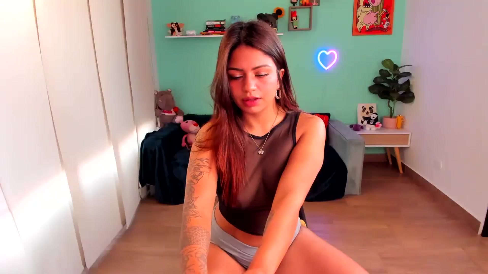 Gallery image thumbnail from SarishaLove's myfreecams stream on, 10/25/2023, 13:32 image 3 of 20