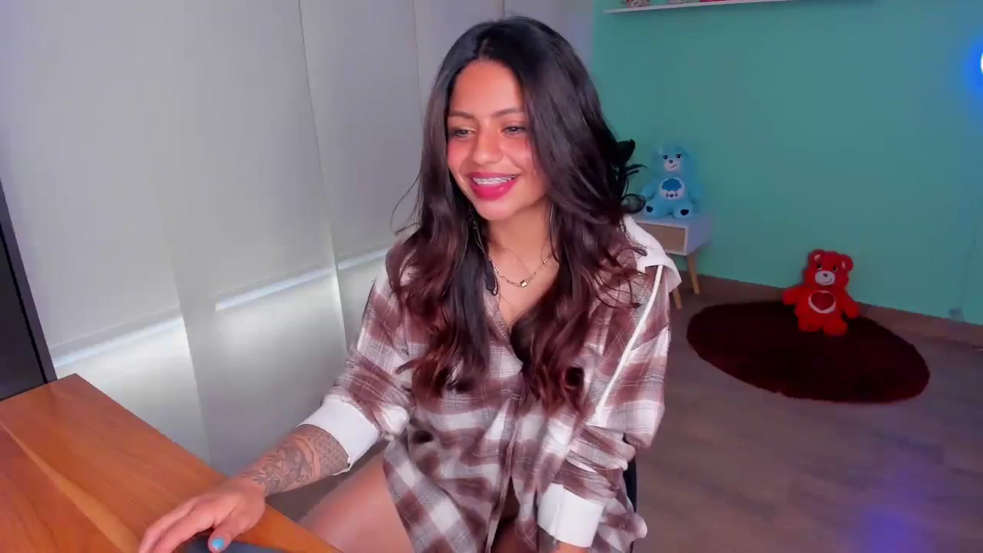 Gallery image thumbnail from SarishaLove's myfreecams stream on, 02/01/2024, 12:18 image 1 of 20