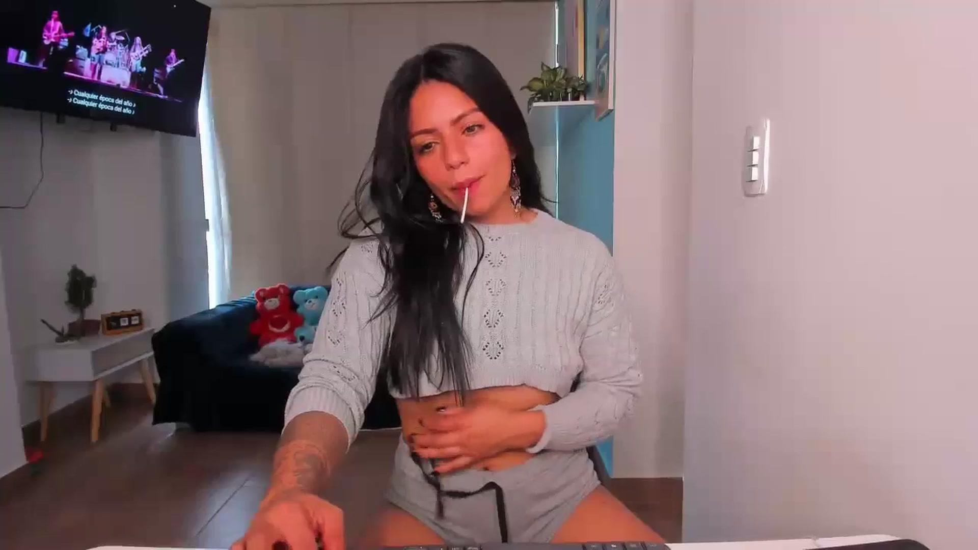 Gallery image thumbnail from SarishaLove's myfreecams stream on, 02/18/2024, 16:38 image 5 of 20