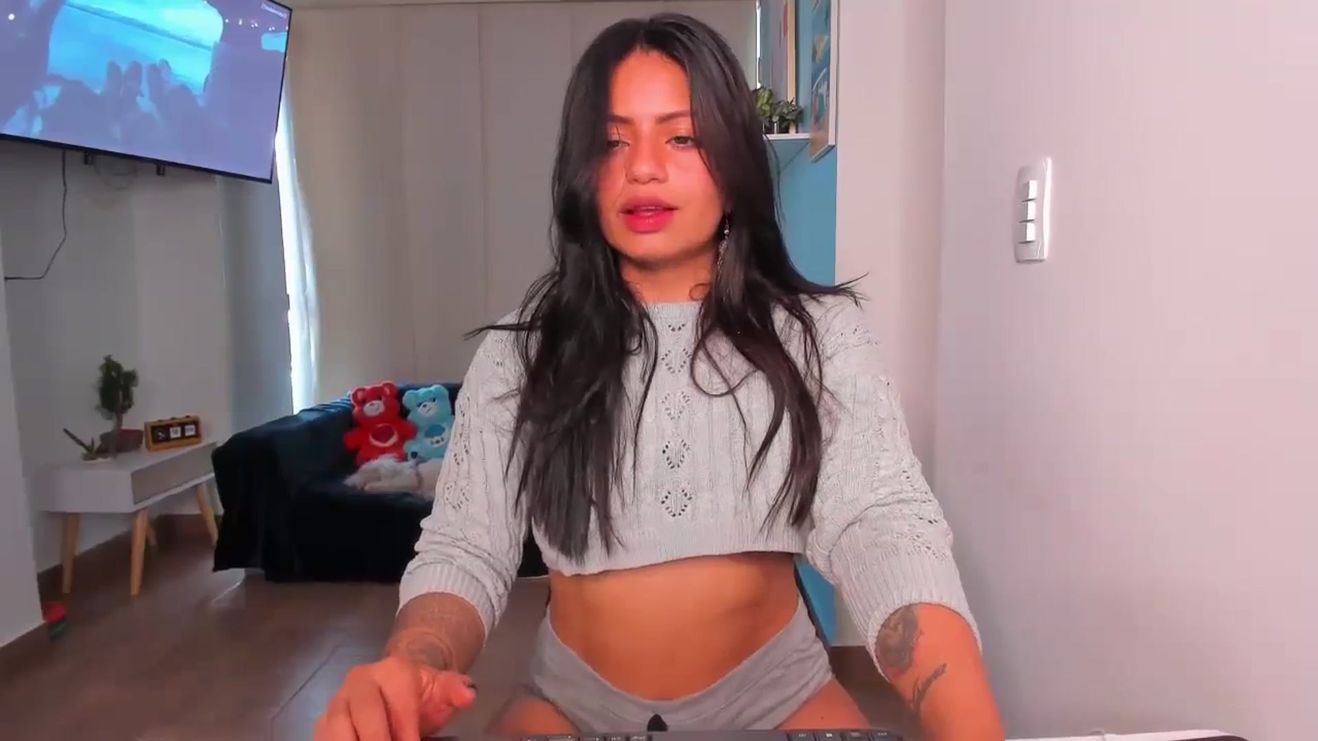 Gallery image thumbnail from SarishaLove's myfreecams stream on, 02/18/2024, 16:38 image 2 of 20