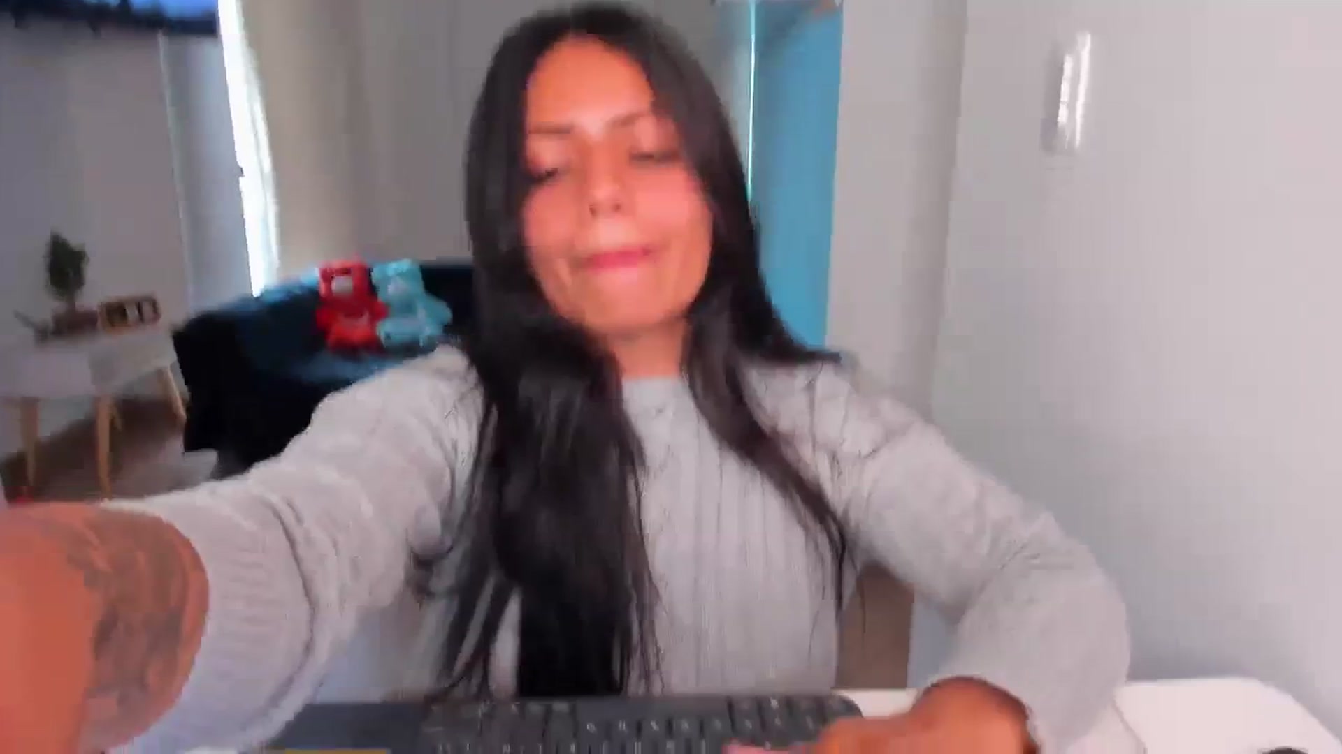 Gallery image thumbnail from SarishaLove's myfreecams stream on, 02/18/2024, 18:05 image 17 of 20