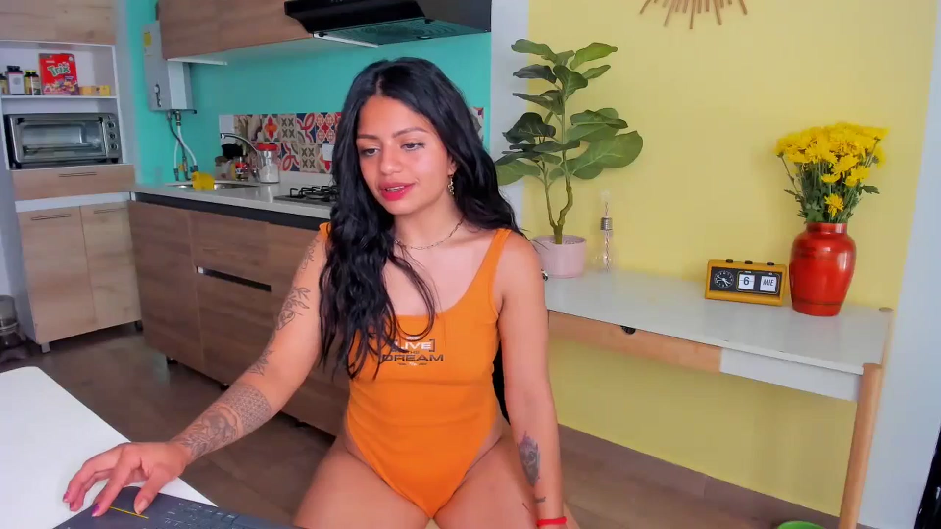 Gallery image thumbnail from SarishaLove's myfreecams stream on, 03/06/2024, 15:32 image 4 of 20