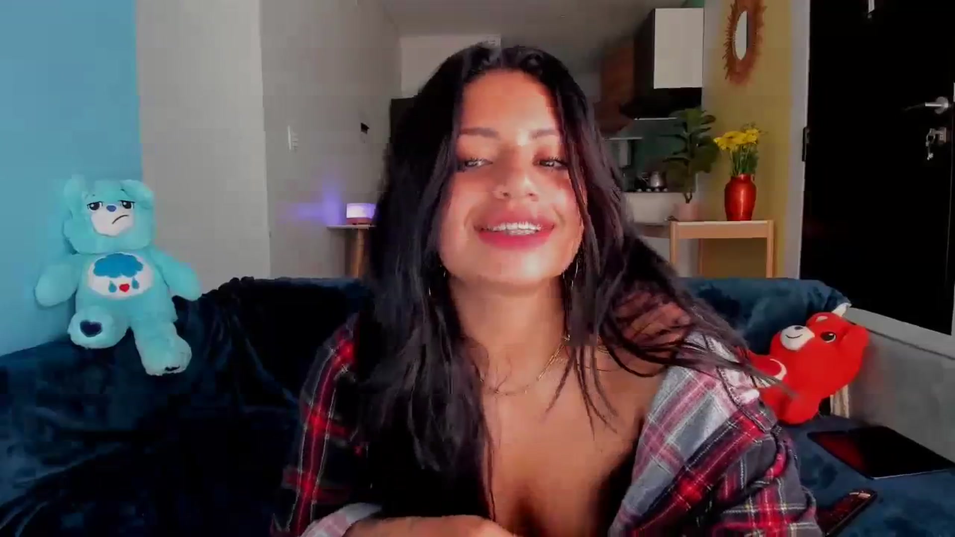 Gallery image thumbnail from SarishaLove's myfreecams stream on, 03/10/2024, 17:04 image 9 of 20