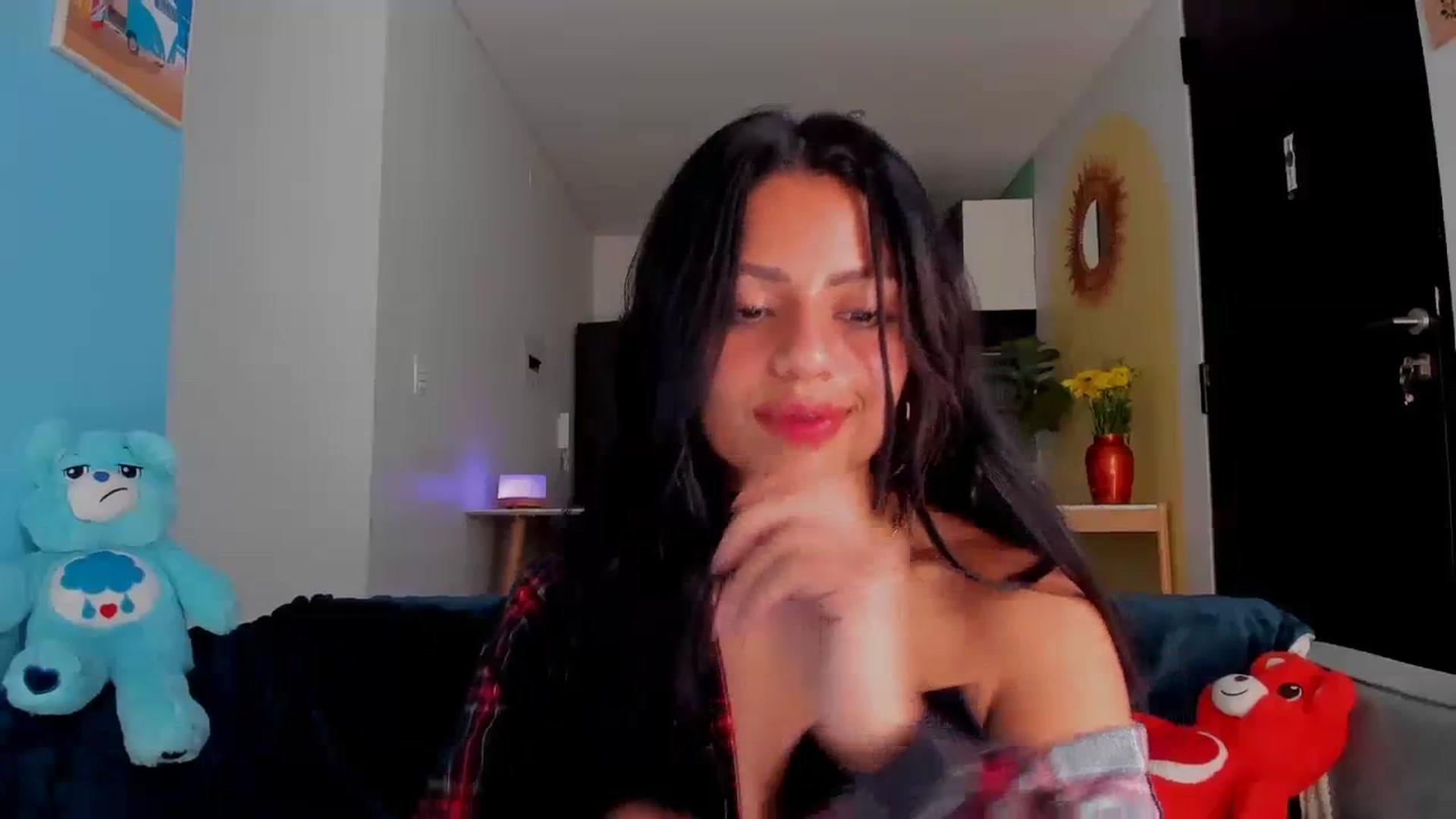 Gallery image thumbnail from SarishaLove's myfreecams stream on, 03/10/2024, 17:04 image 4 of 20