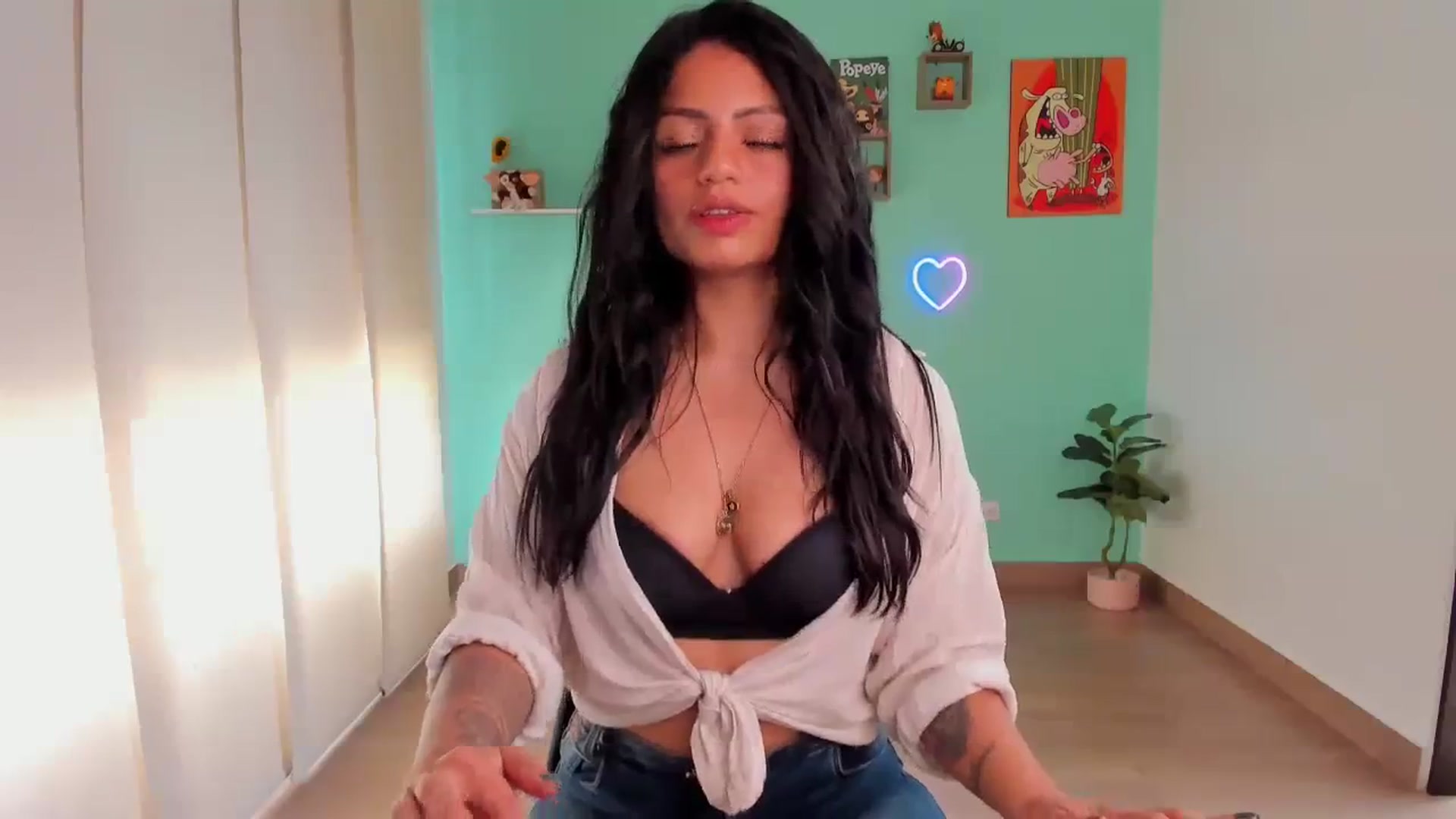 Gallery image thumbnail from SarishaLove's myfreecams stream on, 03/15/2024, 15:35 image 7 of 20