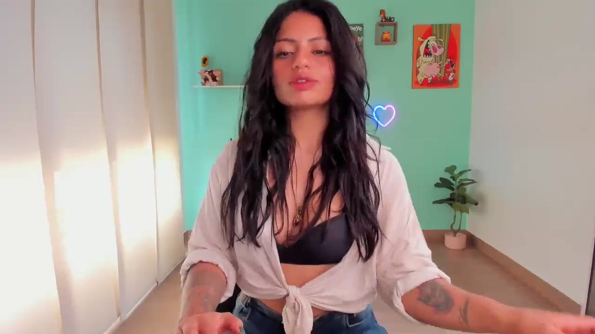 Gallery image thumbnail from SarishaLove's myfreecams stream on, 03/15/2024, 15:35 image 4 of 20