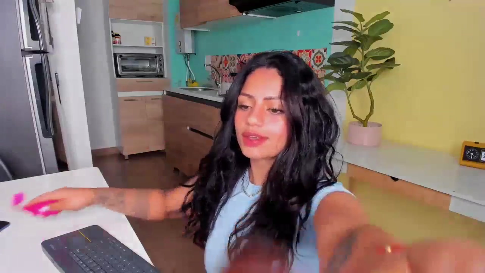 Gallery image thumbnail from SarishaLove's myfreecams stream on, 03/25/2024, 13:16 image 12 of 20