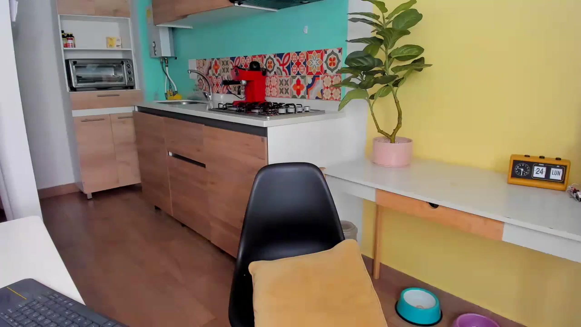 Gallery image thumbnail from SarishaLove's myfreecams stream on, 03/25/2024, 13:55 image 18 of 20
