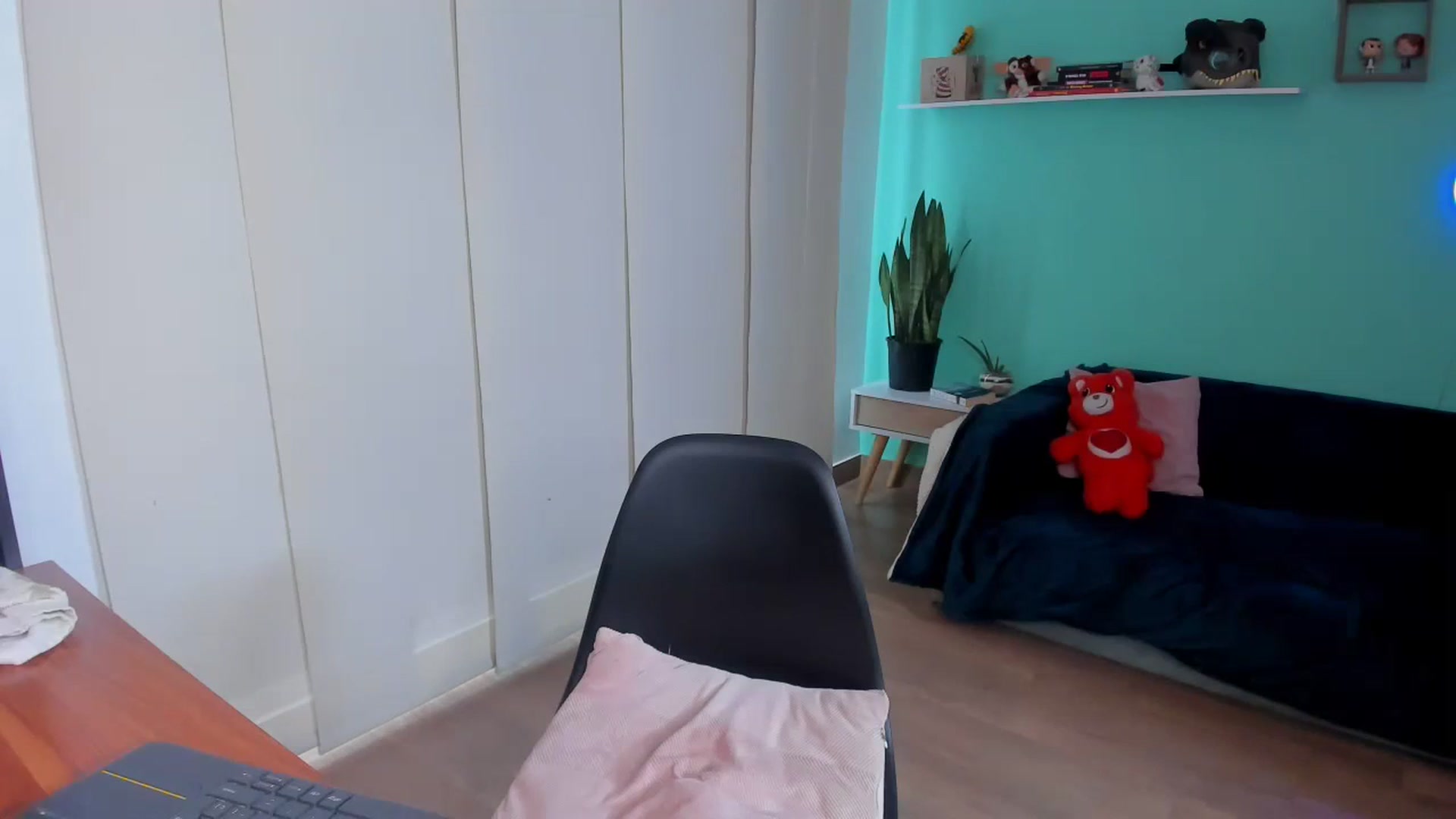 Gallery image thumbnail from SarishaLove's myfreecams stream on, 03/27/2024, 16:20 image 19 of 20