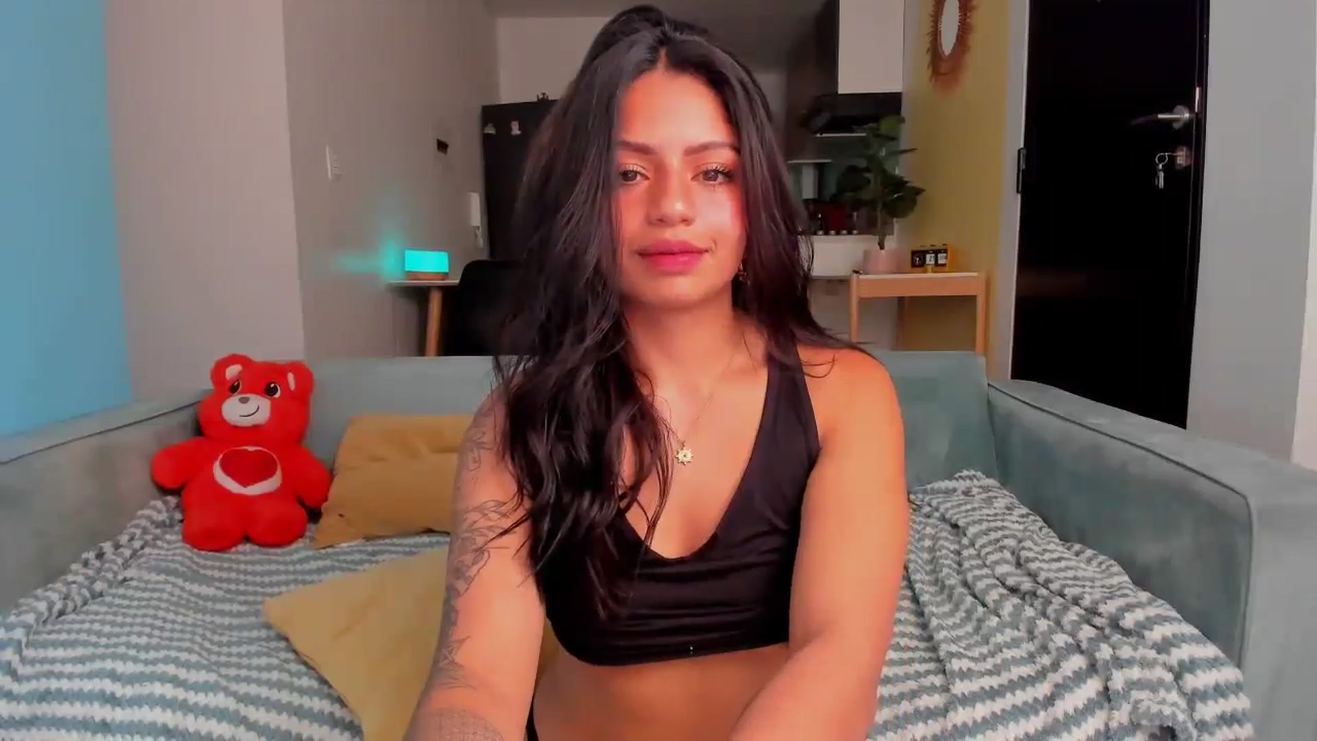 Gallery image thumbnail from SarishaLove's myfreecams stream on, 04/21/2024, 12:46 image 2 of 20