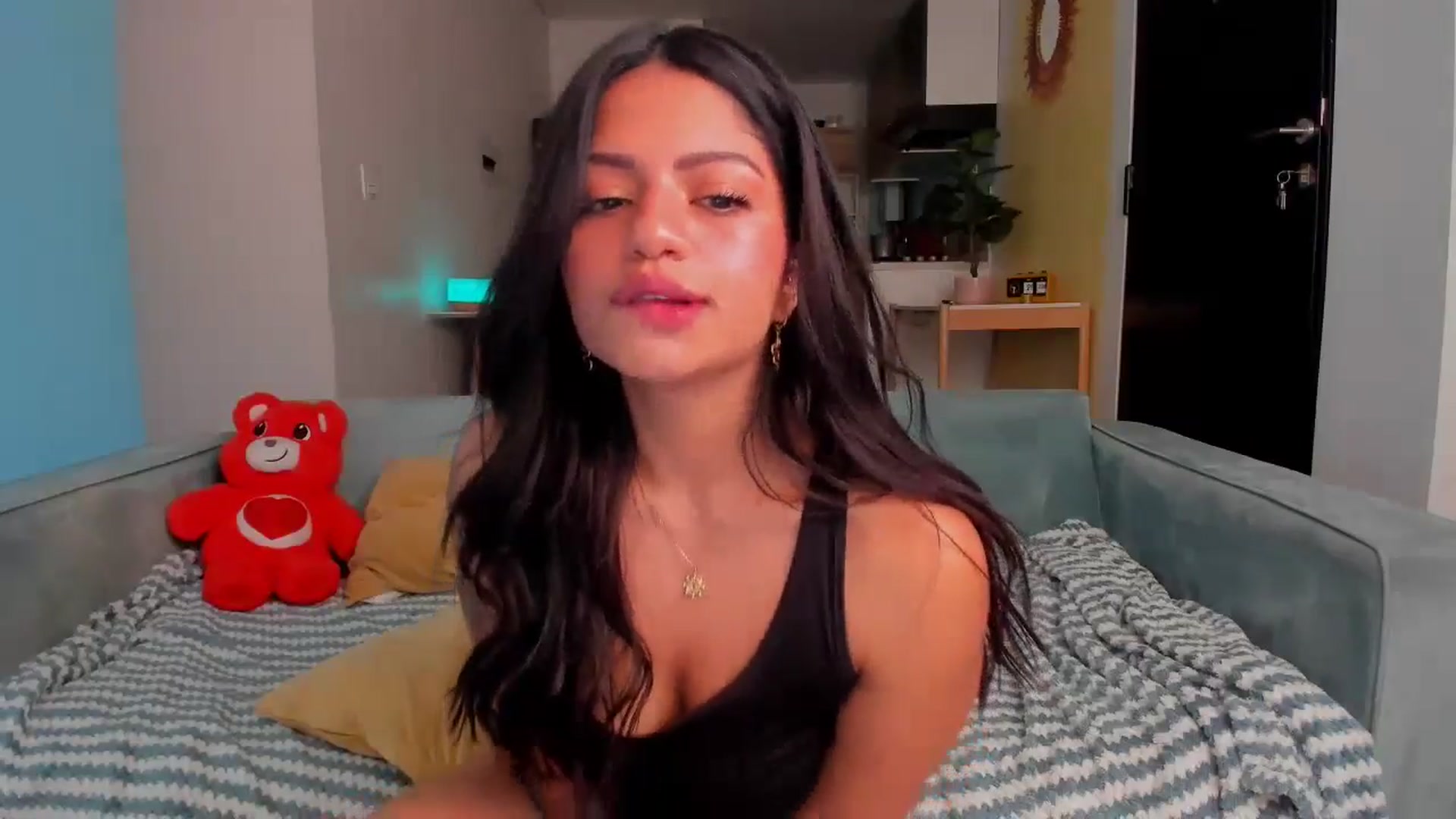 Gallery image thumbnail from SarishaLove's myfreecams stream on, 04/21/2024, 12:46 image 6 of 20
