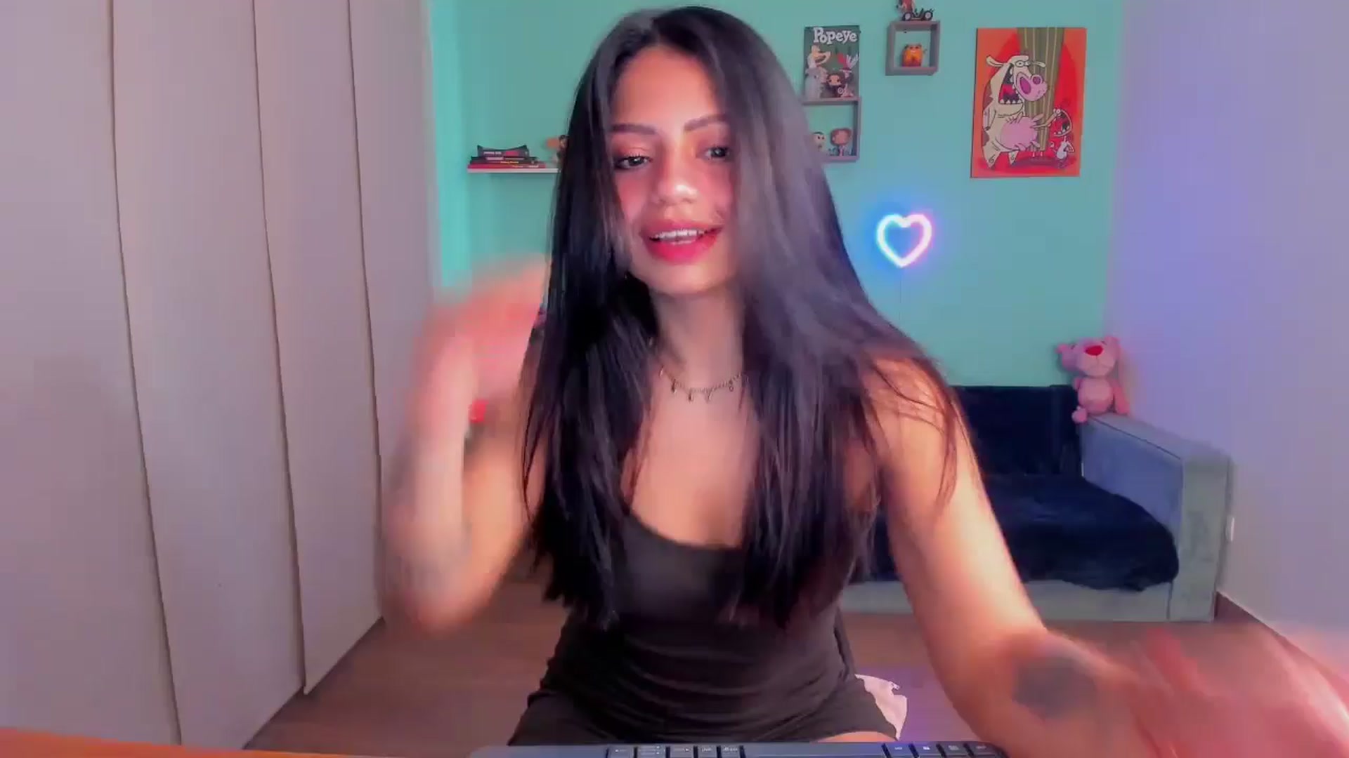 Gallery image thumbnail from SarishaLove's myfreecams stream on, 04/27/2024, 13:00 image 1 of 20