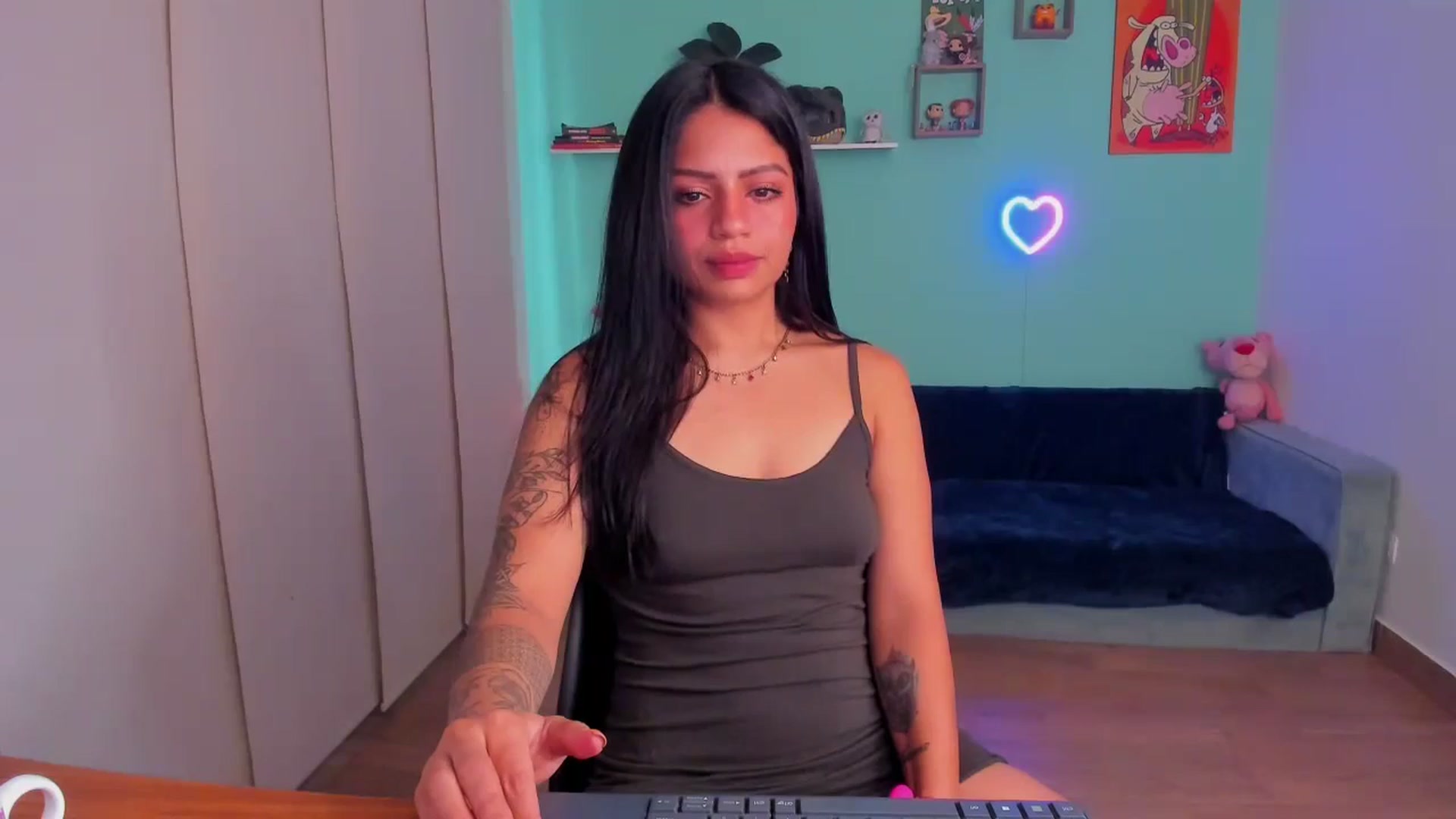 Gallery image thumbnail from SarishaLove's myfreecams stream on, 04/27/2024, 13:00 image 19 of 20