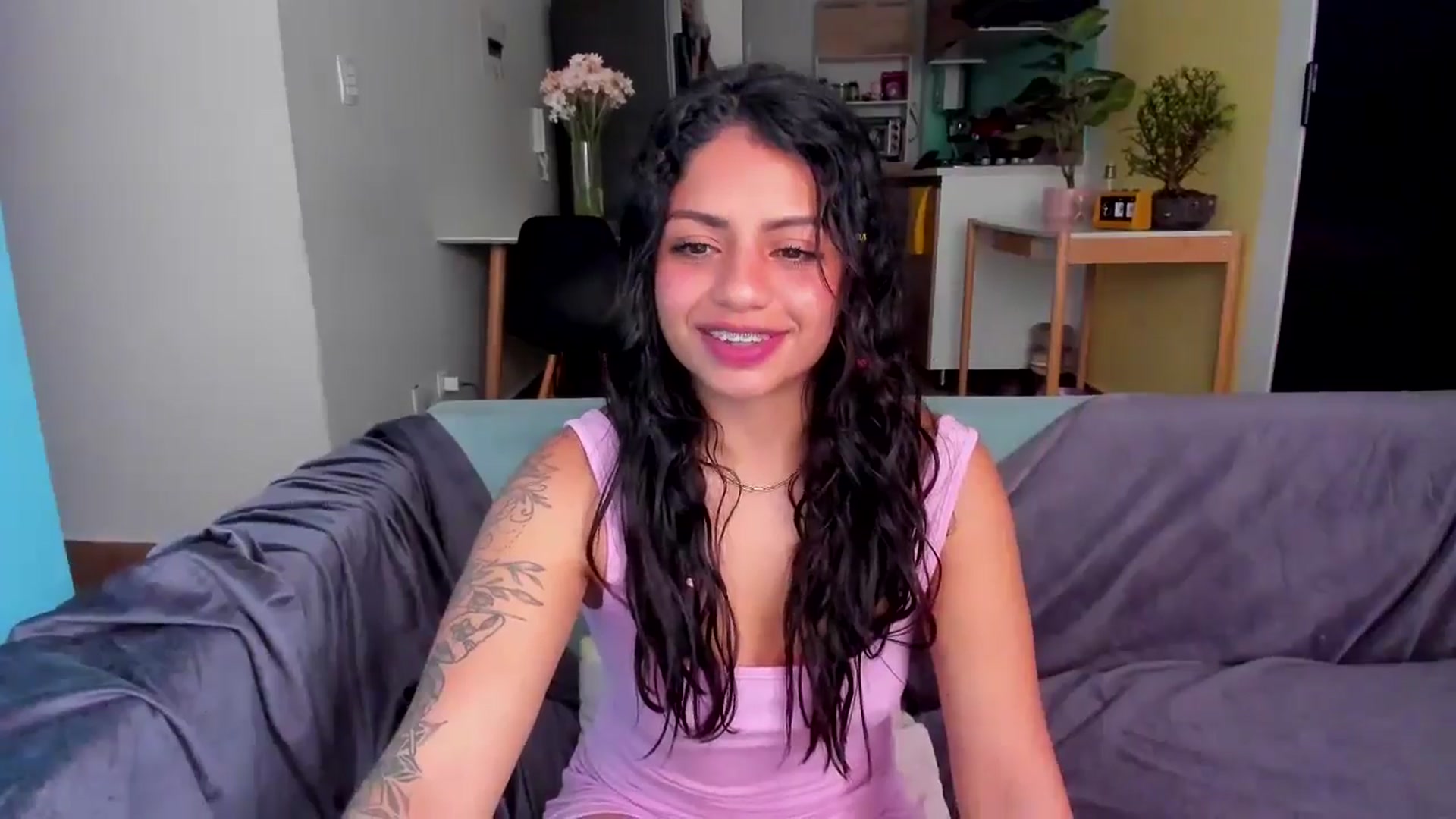 Gallery image thumbnail from SarishaLove's myfreecams stream on, 07/10/2024, 10:31 image 18 of 20