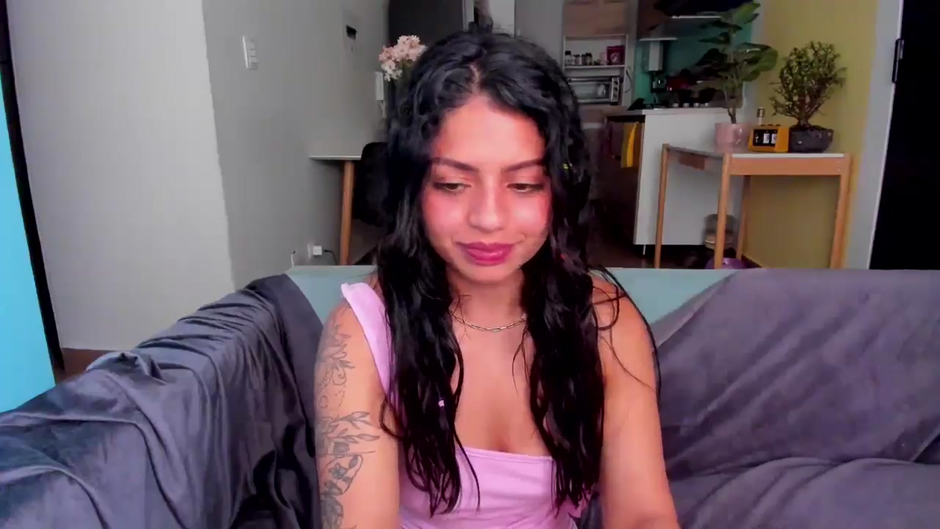 Gallery image thumbnail from SarishaLove's myfreecams stream on, 07/10/2024, 10:31 image 14 of 20