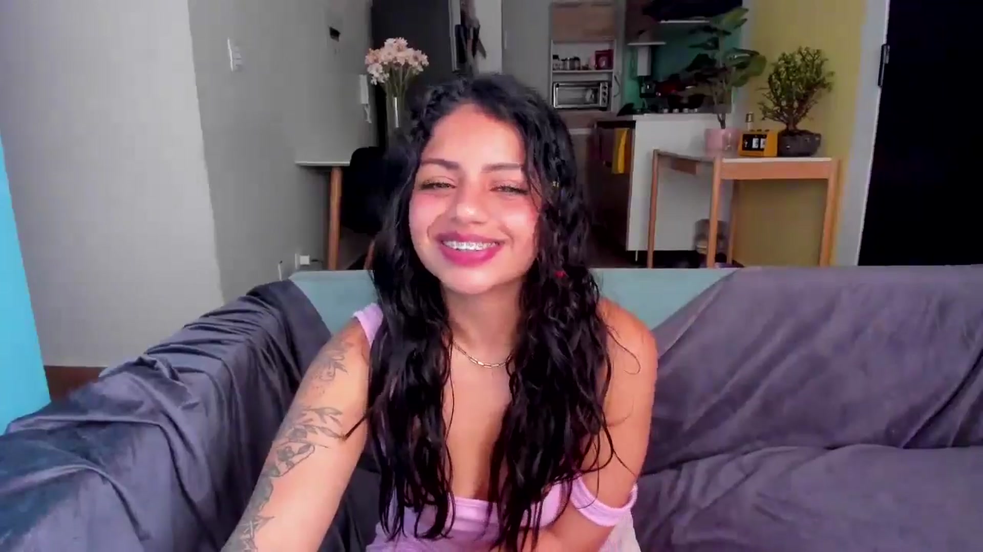 Gallery image thumbnail from SarishaLove's myfreecams stream on, 07/10/2024, 10:31 image 20 of 20
