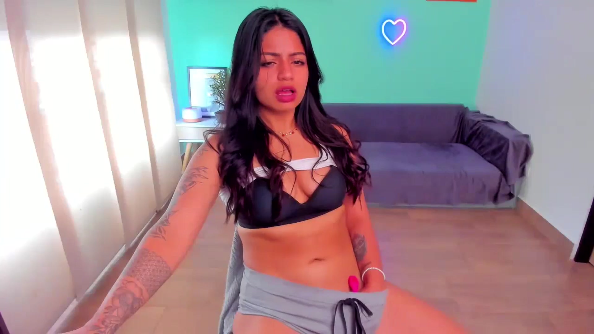 Gallery image thumbnail from SarishaLove's myfreecams stream on, 07/18/2024, 13:16 image 18 of 20