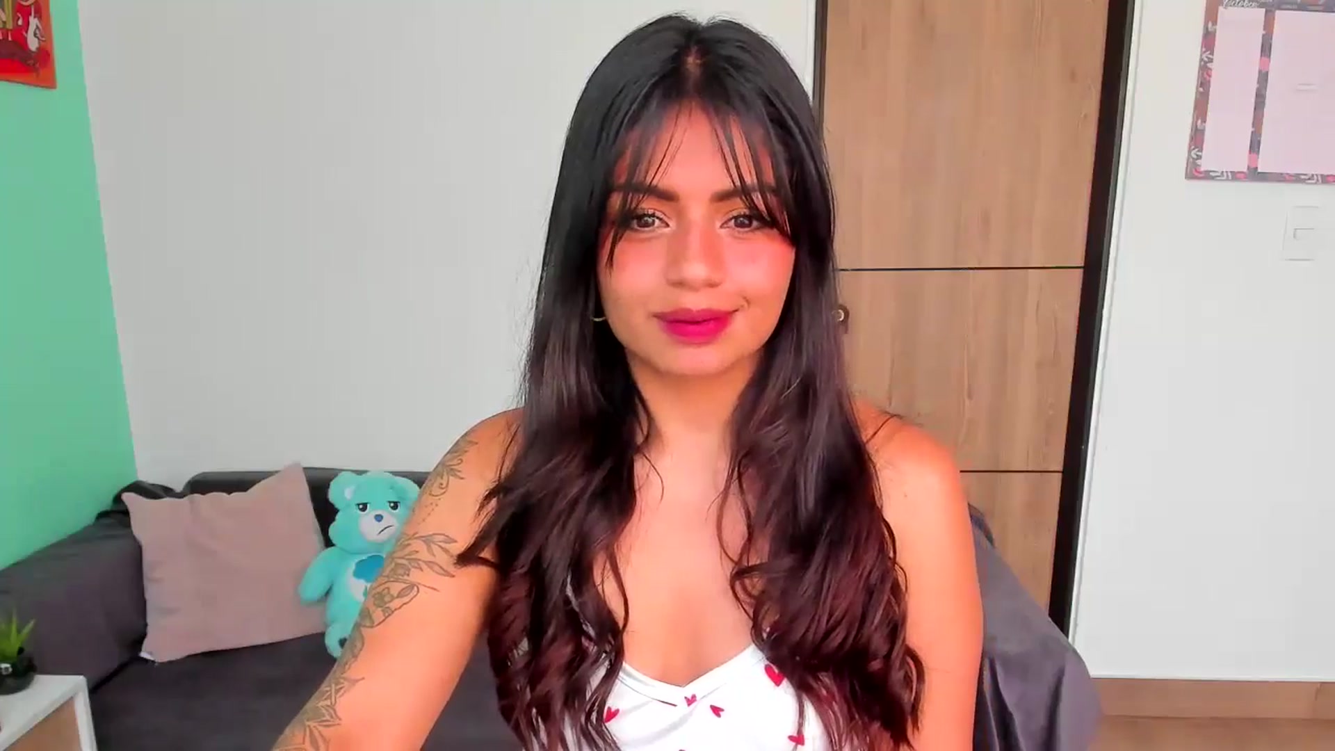 Gallery image thumbnail from SarishaLove's myfreecams stream on, 11/10/2024, 15:40 image 10 of 20