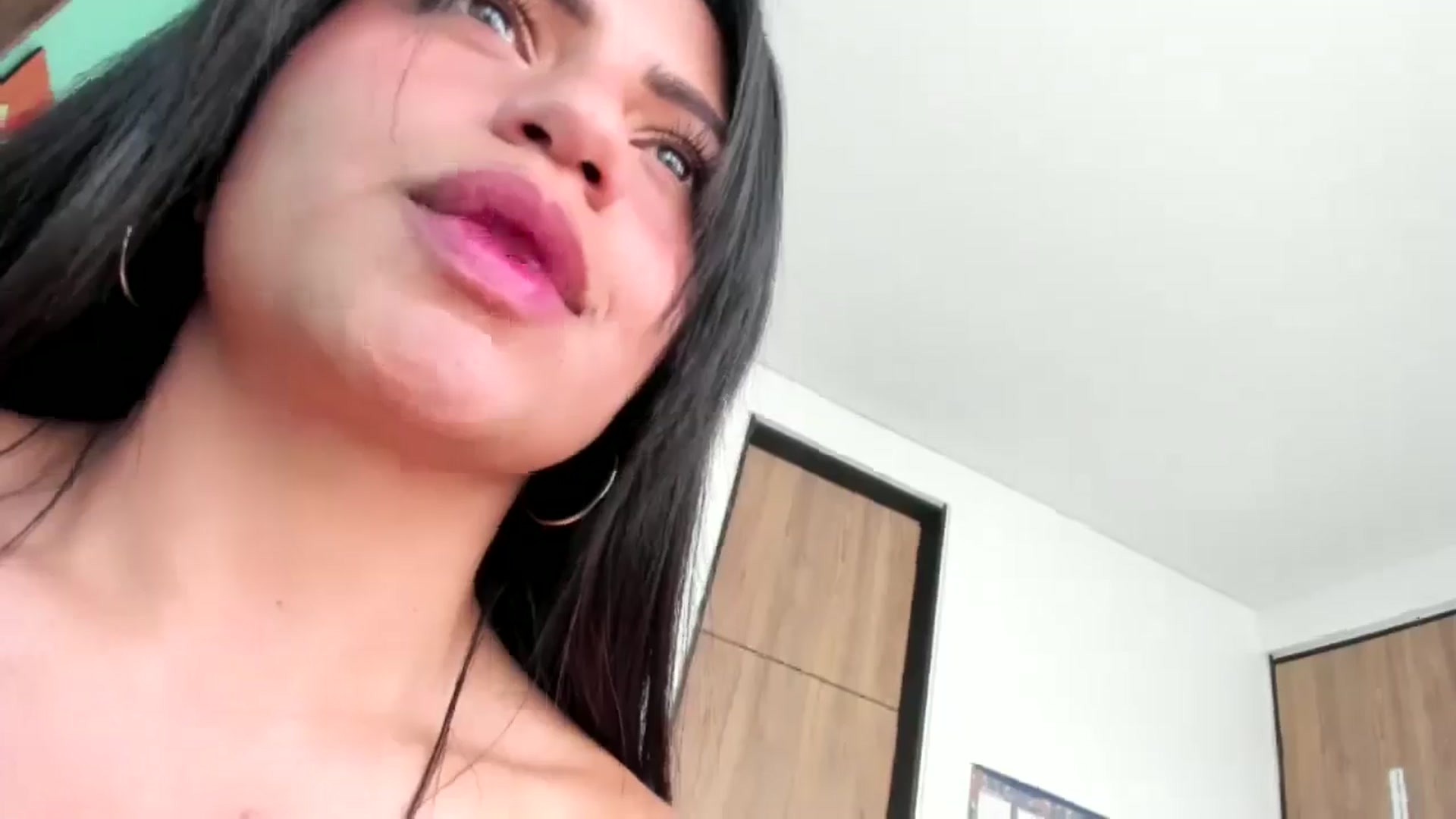 Gallery image thumbnail from SarishaLove's myfreecams stream on, 12/15/2024, 15:04 image 12 of 20