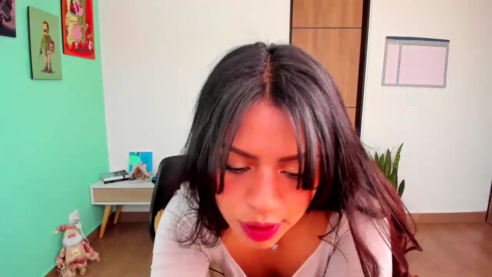 Gallery image thumbnail from SarishaLove's myfreecams stream on, 12/17/2024, 14:08 image 8 of 20