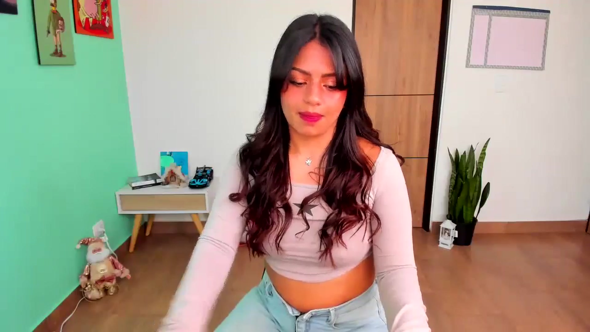 Gallery image thumbnail from SarishaLove's myfreecams stream on, 12/17/2024, 14:08 image 18 of 20