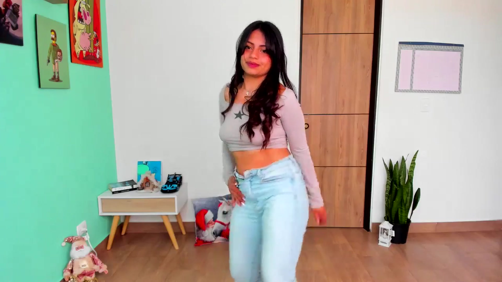 Gallery image thumbnail from SarishaLove's myfreecams stream on, 12/17/2024, 15:48 image 17 of 20