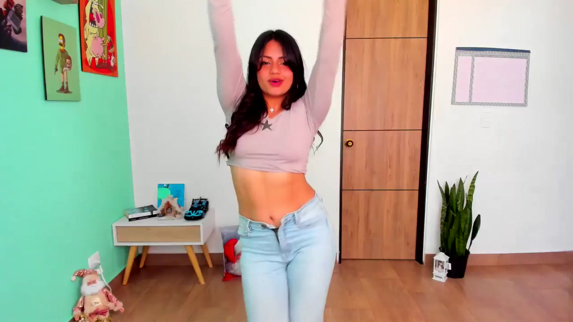 Gallery image thumbnail from SarishaLove's myfreecams stream on, 12/17/2024, 15:48 image 11 of 20