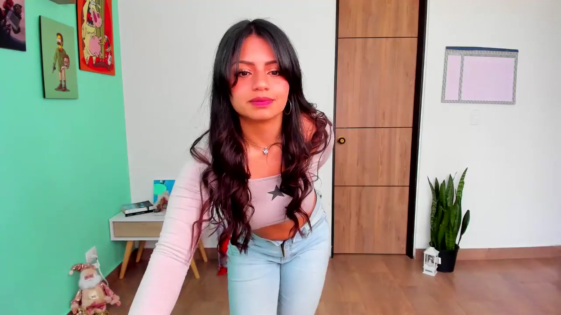 Gallery image thumbnail from SarishaLove's myfreecams stream on, 12/17/2024, 15:48 image 15 of 20