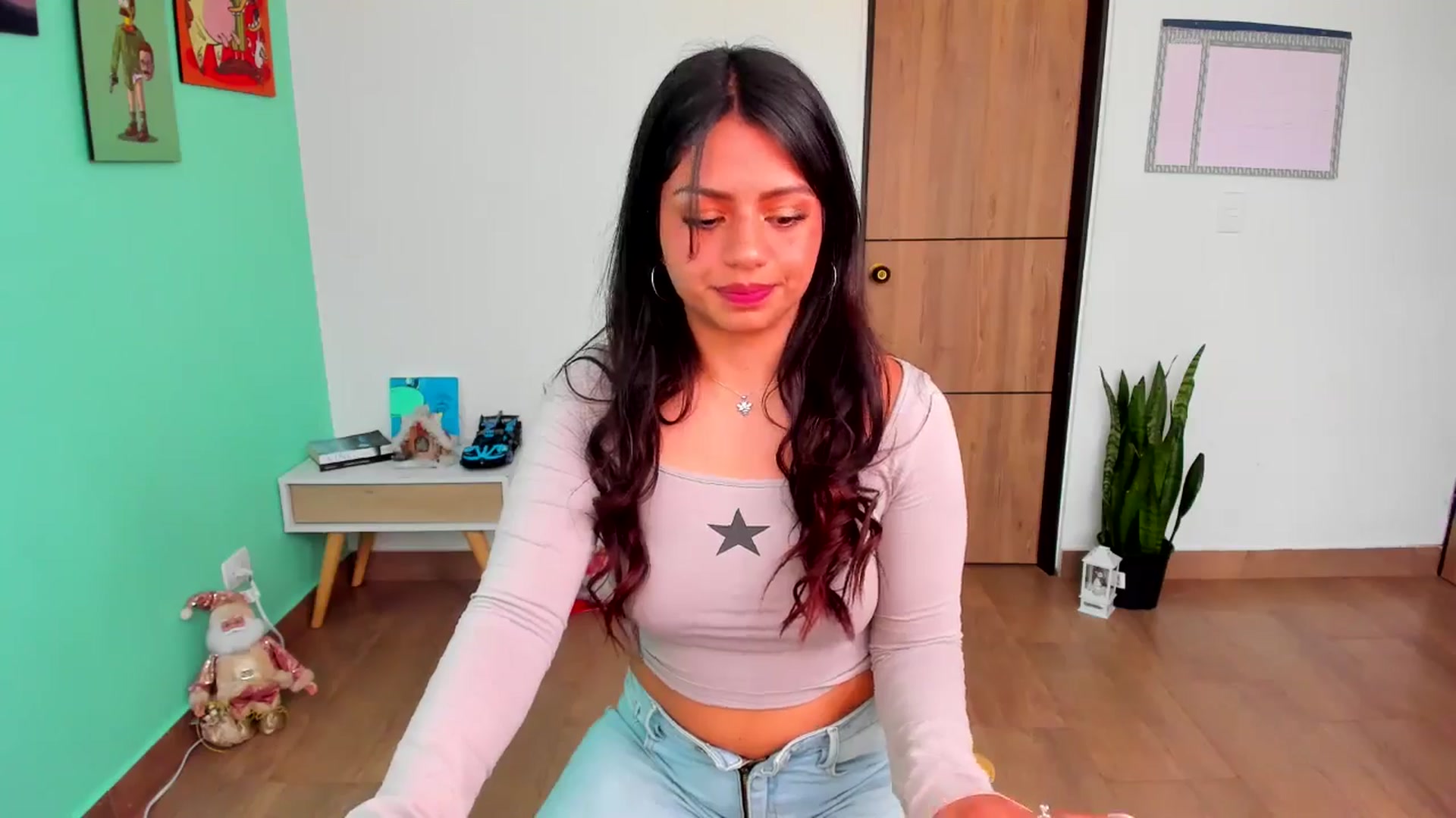 Gallery image thumbnail from SarishaLove's myfreecams stream on, 12/17/2024, 15:48 image 20 of 20