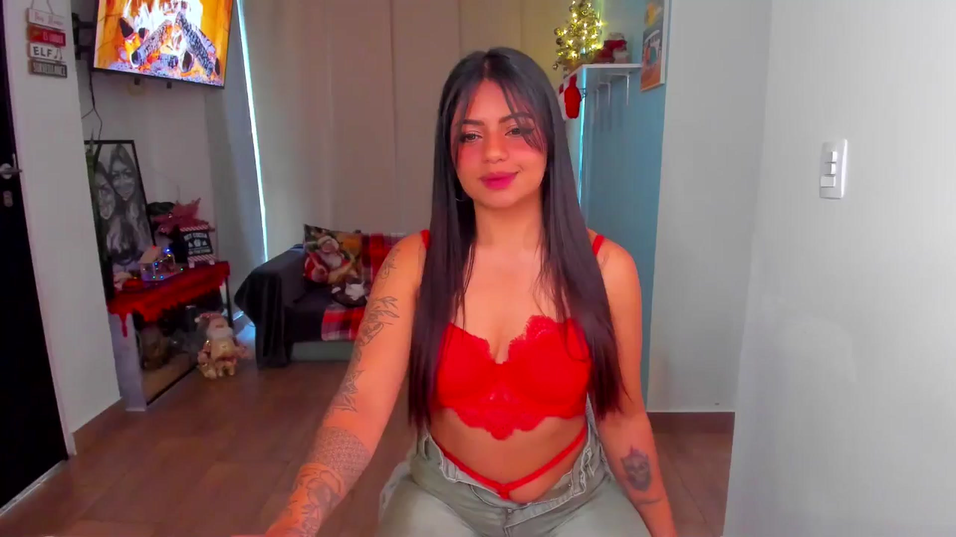 Gallery image thumbnail from SarishaLove's myfreecams stream on, 12/22/2024, 14:09 image 1 of 20