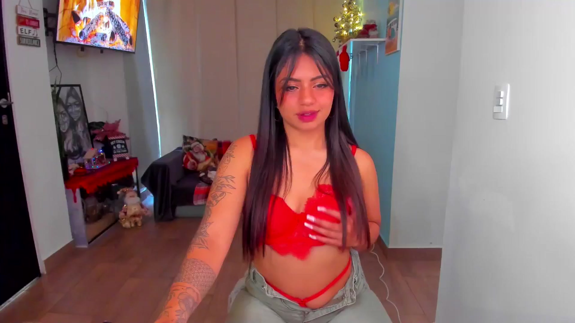 Gallery image thumbnail from SarishaLove's myfreecams stream on, 12/22/2024, 14:09 image 2 of 20