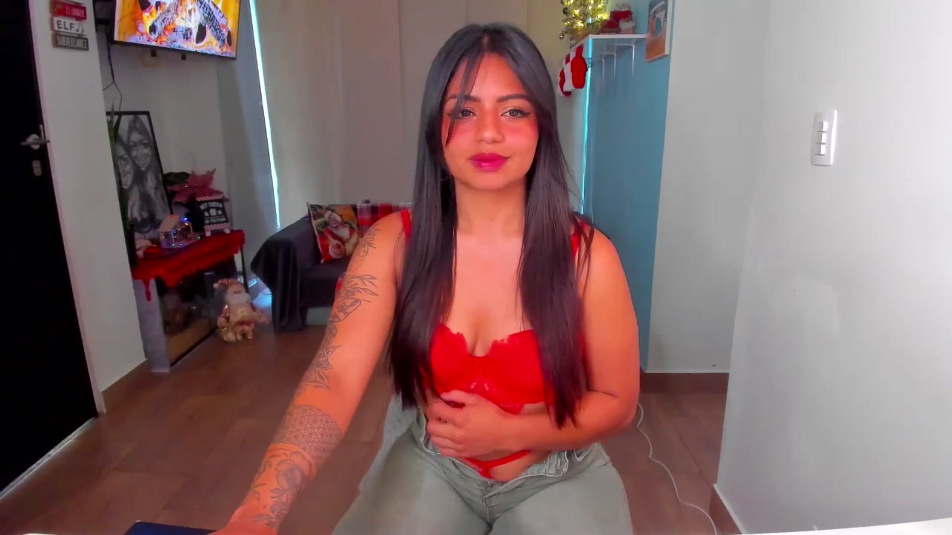Gallery image thumbnail from SarishaLove's myfreecams stream on, 12/22/2024, 15:34 image 16 of 20