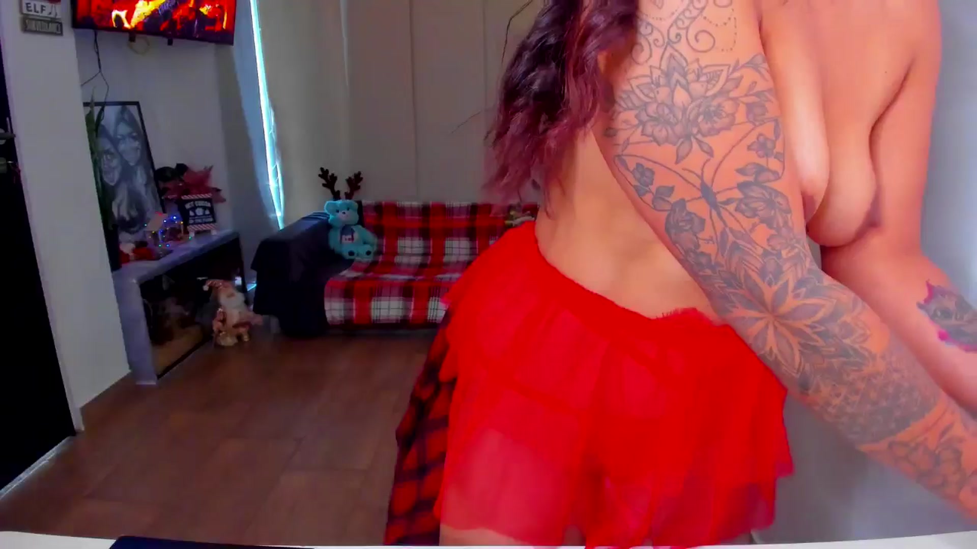 Gallery image thumbnail from SarishaLove's myfreecams stream on, 12/24/2024, 14:35 image 18 of 20