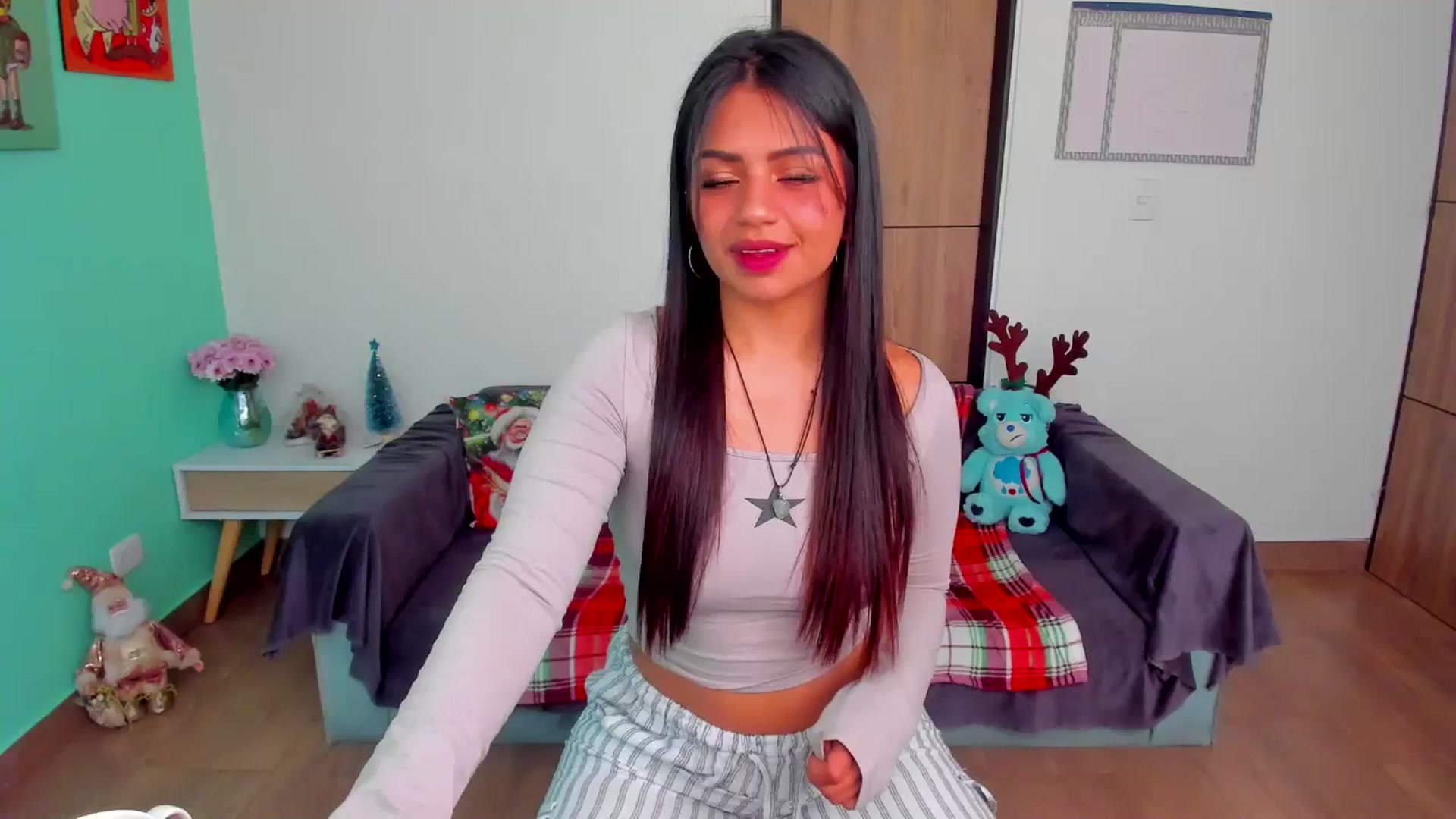 Gallery image thumbnail from SarishaLove's myfreecams stream on, 12/28/2024, 15:05 image 1 of 20