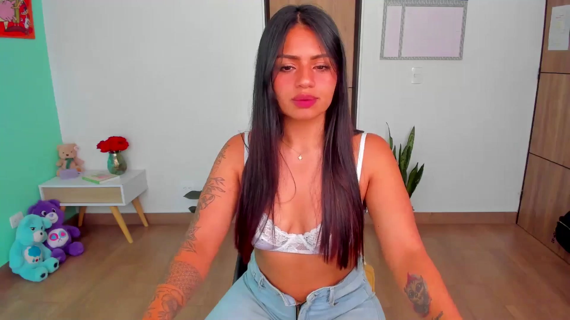 Gallery image thumbnail from SarishaLove's myfreecams stream on, 02/16/2025, 14:04 image 15 of 20