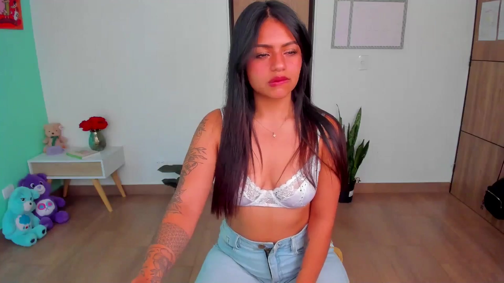 Gallery image thumbnail from SarishaLove's myfreecams stream on, 02/16/2025, 14:04 image 2 of 20