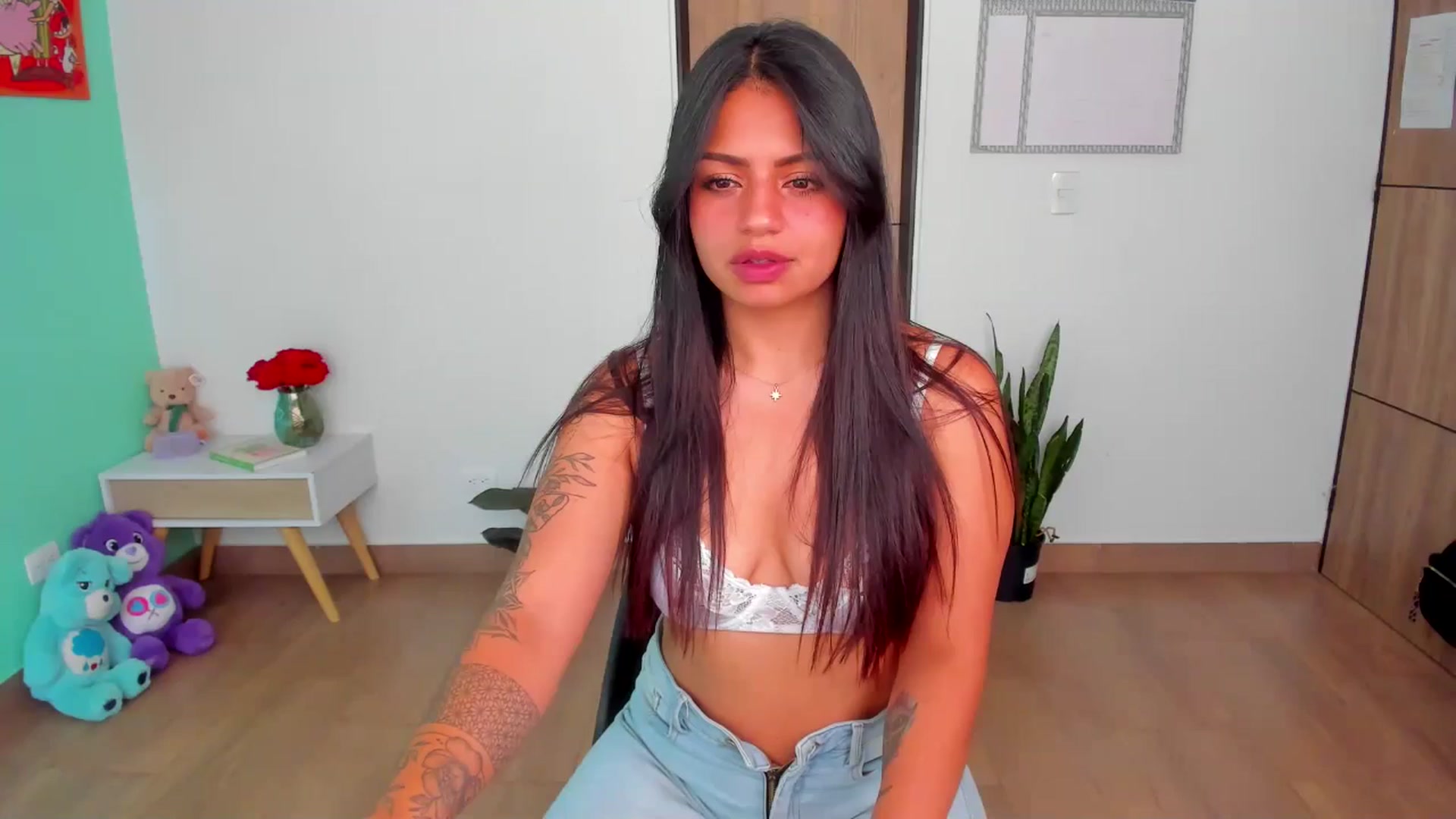 Gallery image thumbnail from SarishaLove's myfreecams stream on, 02/16/2025, 14:04 image 17 of 20